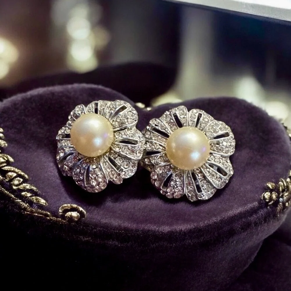 KJL Kenneth Jay Lane Pave Crystal Flower Faux Pearl Earrings Janis Paige Estate - Picture 5 of 6